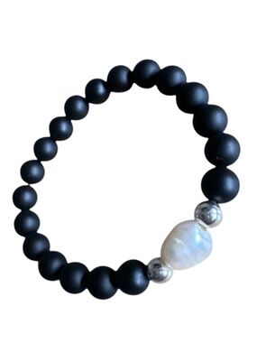 Classic Onyx & Baroque Pearl Stretch Bracelet 6” Sterling Silver Accents